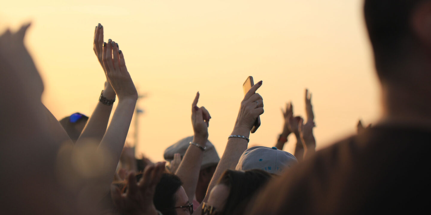 Varaa nyt taksikuljetukset kesän festareille
